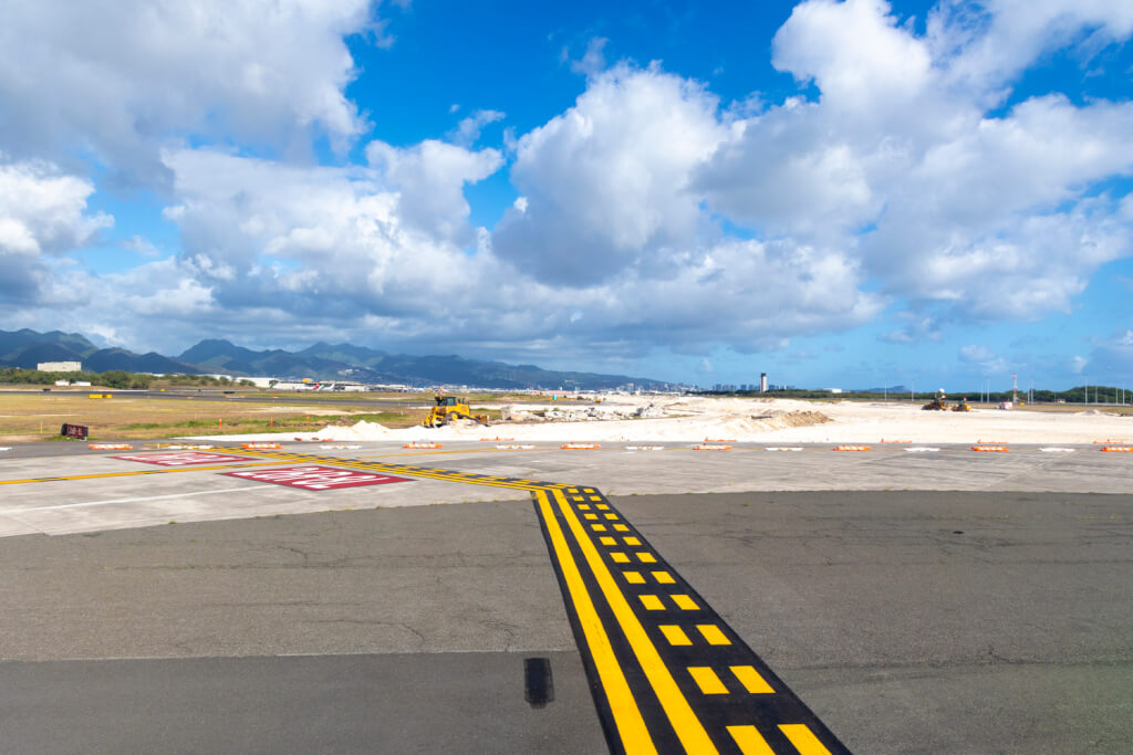 HNL Runway 8L Reopens