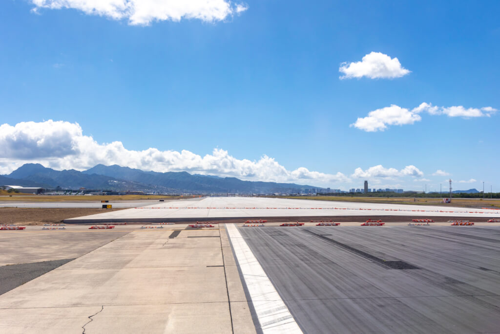 HNL Runway 8L Reopens