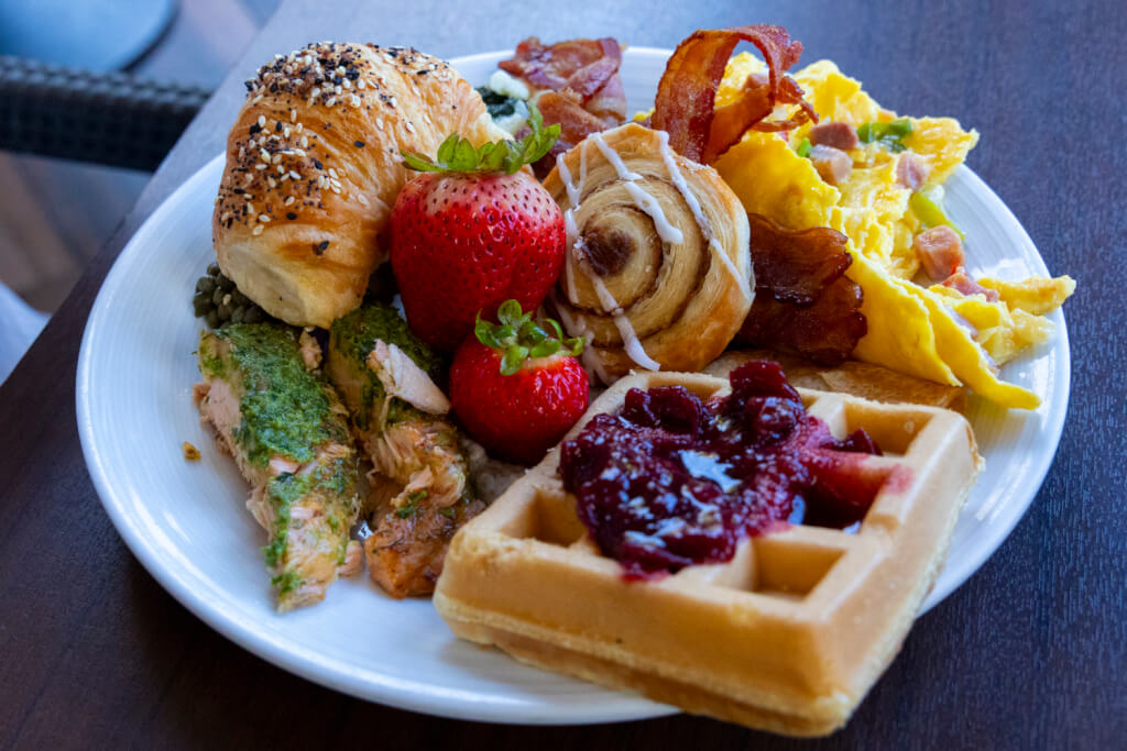 Hyatt Regency Maui Swan Court breakfast buffet food