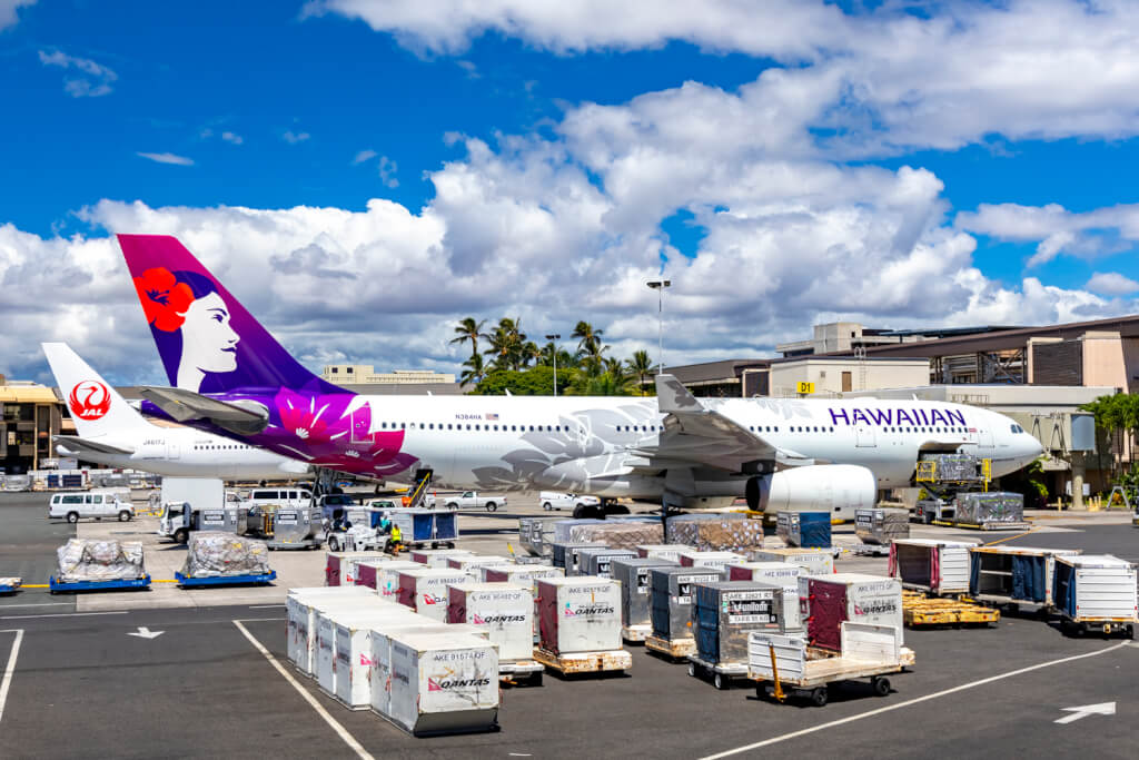 Hawaiian and JAL aircraft at HNL