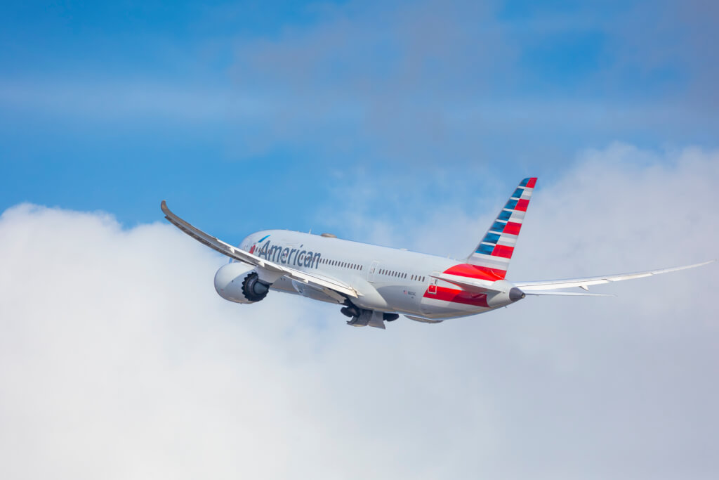 American Airlines Boeing 787 departing HNL