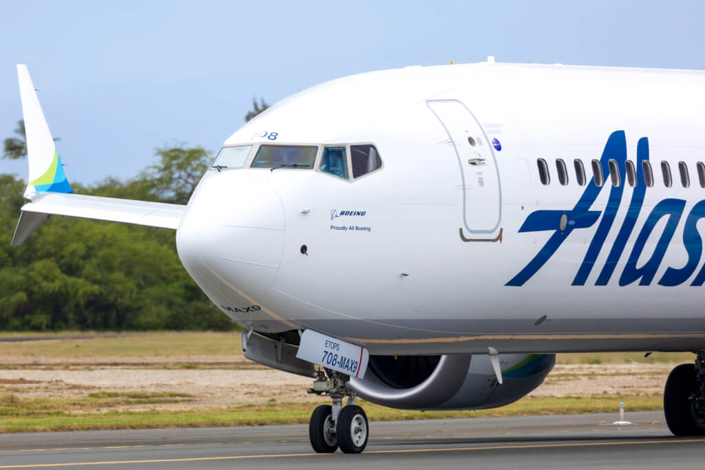 Alaska Airlines Boeing 737 MAX9 taxiing at HNL