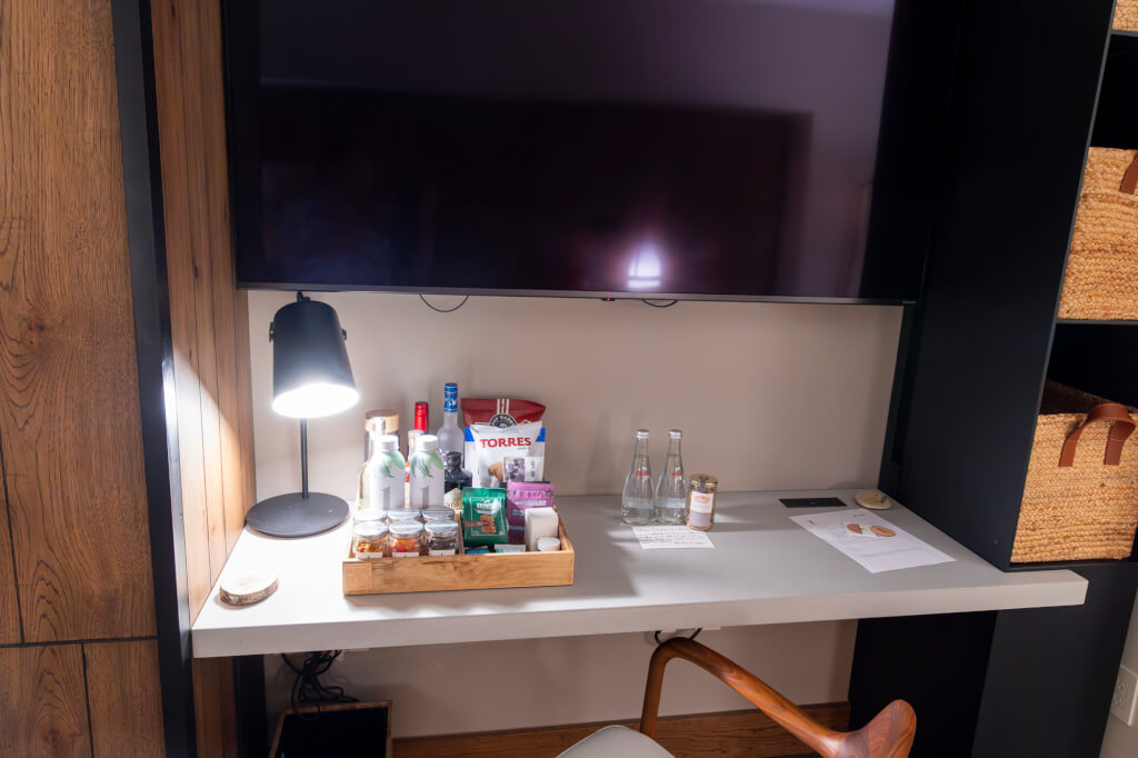 1 Hotel SF desk