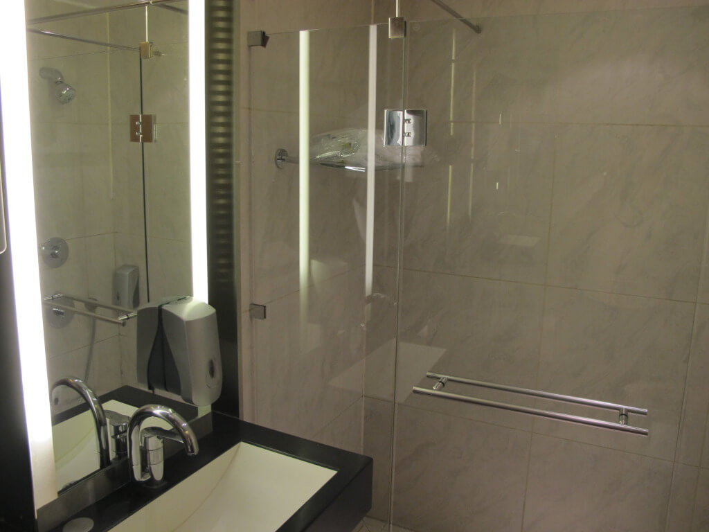 Showers at the Air France Paris CDG Airport Lounge