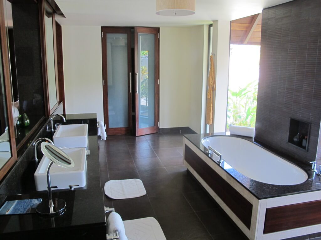 Bathtub and Sink Areas Bathtub and Sink Areas