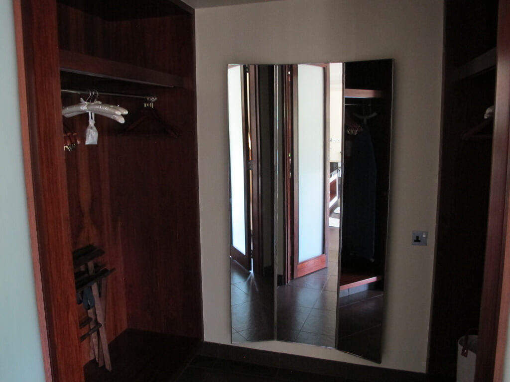 Huge Walk in Closet Huge Walk in Closet