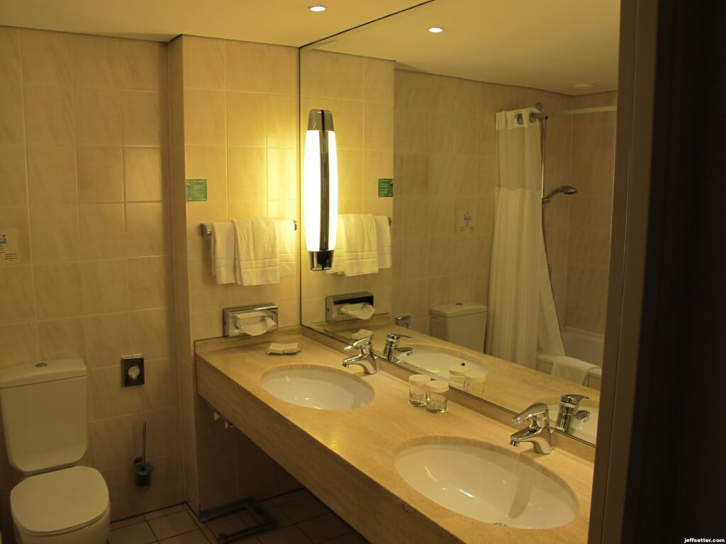 Hilton Munich City Bathroom