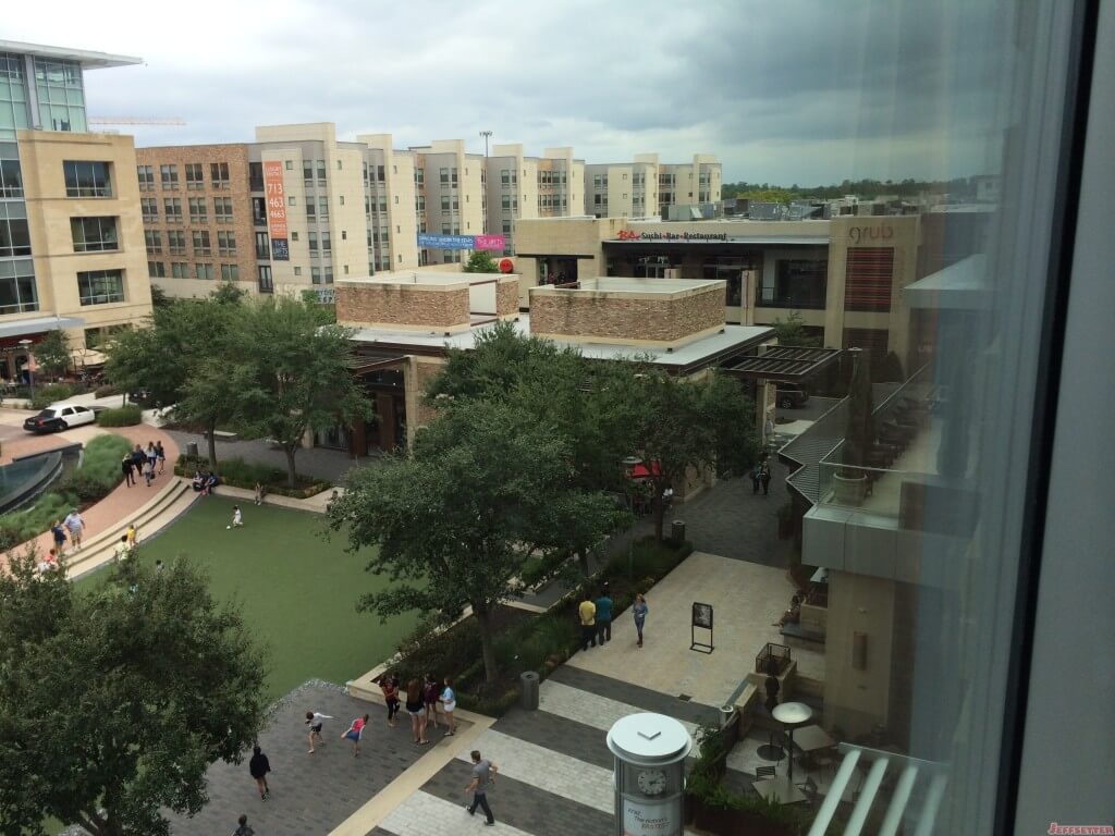 Restaurants in Courtyard in City Center