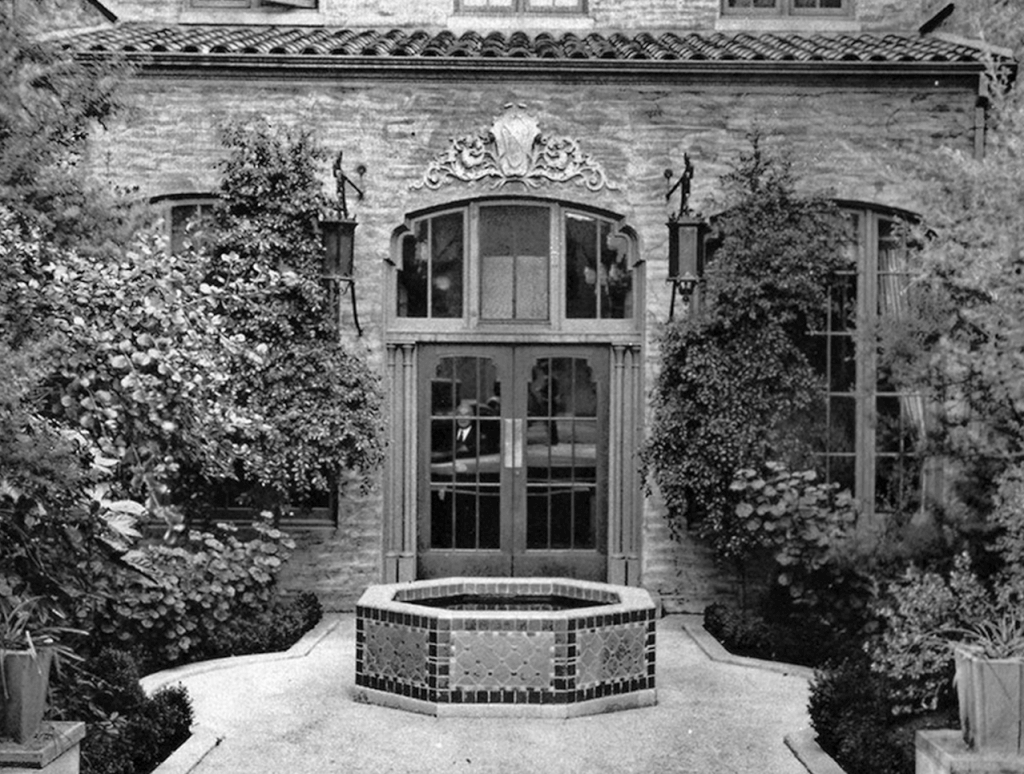 This is how the hotel Petaluma used to look