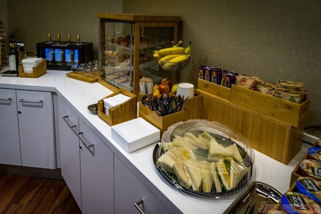 Hawaiian Plumeria Lounge Review-5