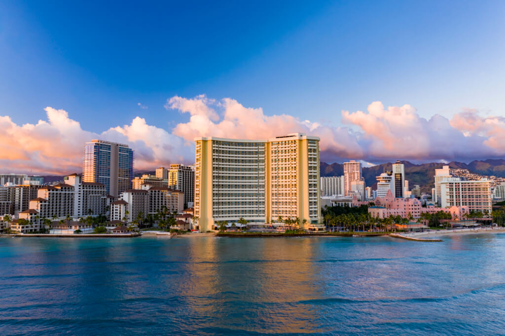 Hawaii Hotels Plan a Gradual Reopening
