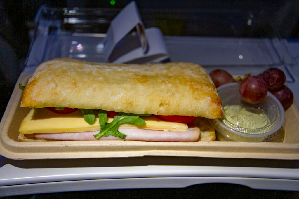 What Domestic Airline Has the Best Catering to Hawaii