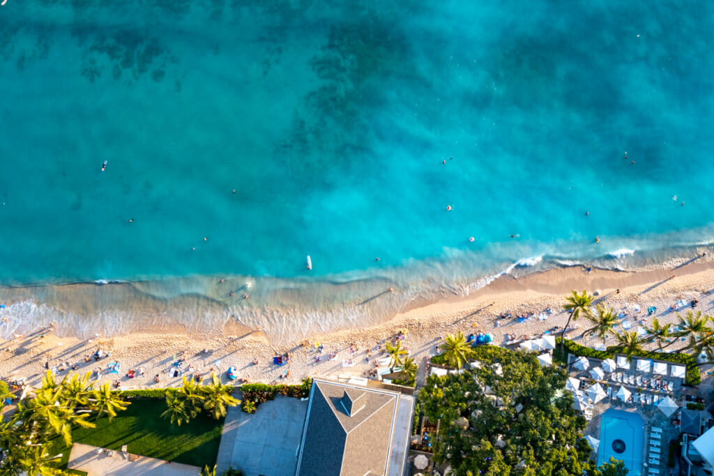 Governor Ige Welcomes Back Visitors