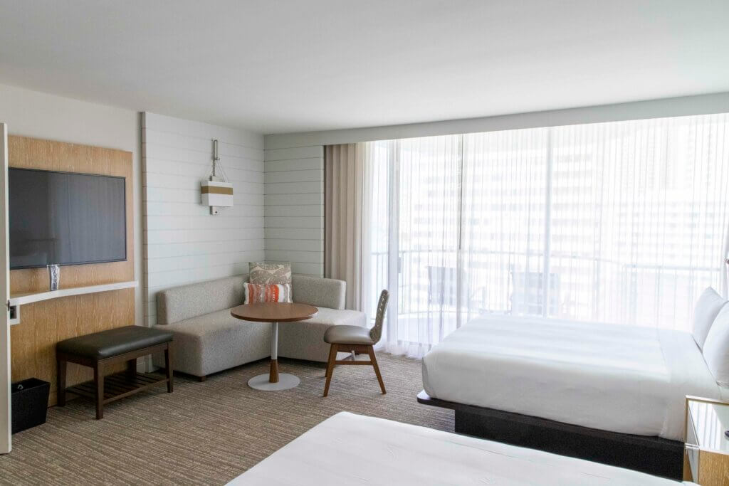 Waikiki Beach Marriott Deluxe Suite - Bedroom