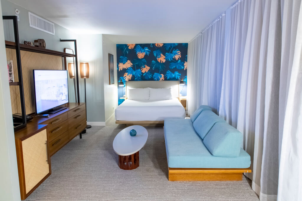 Laylow Waikiki Junior Suite