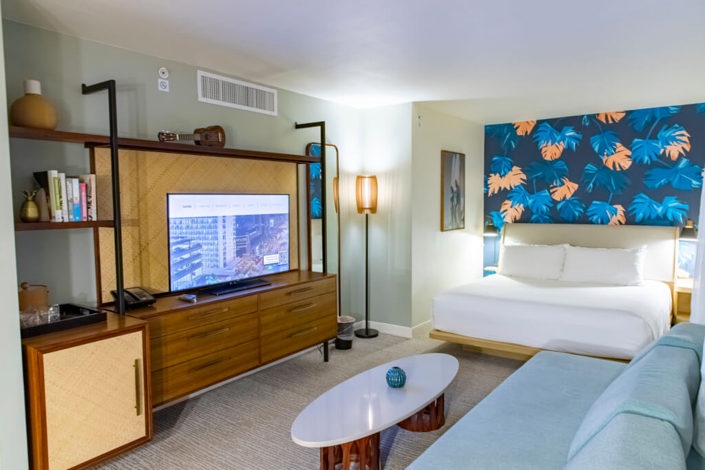 Laylow Waikiki Junior Suite