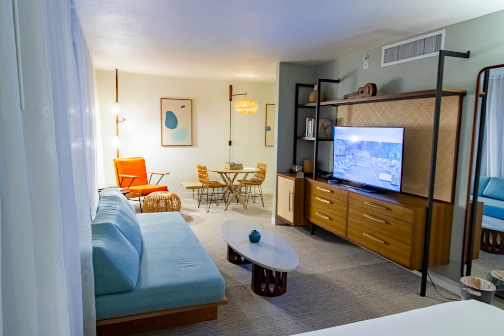 Laylow Waikiki Junior Suite