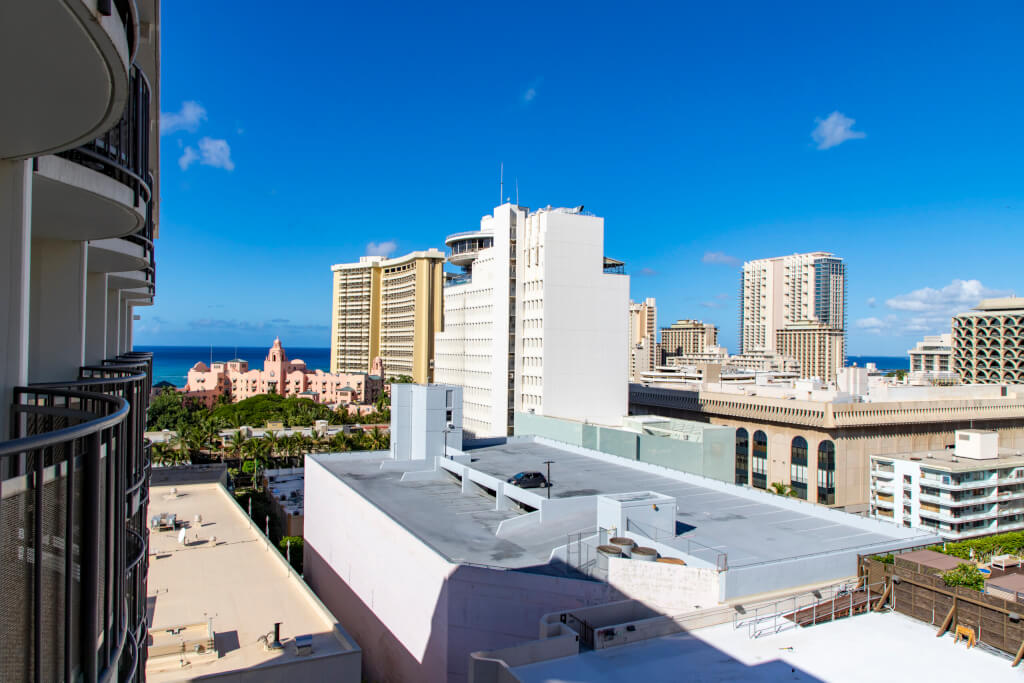 Laylow Waikiki Junior Suite