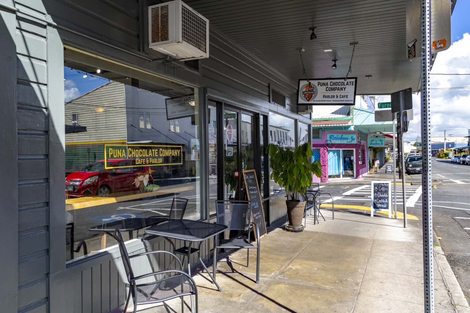 Visiting the Puna Chocolate Hilo Store - Jeffsetter Travel