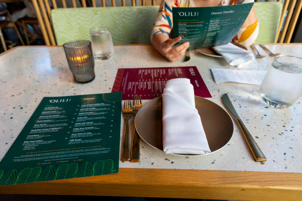 'Olili Waikiki table setting