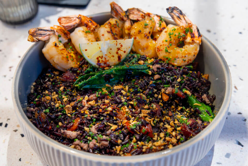 'Olili Waikiki Garlic Shrimp Forbidden Rice