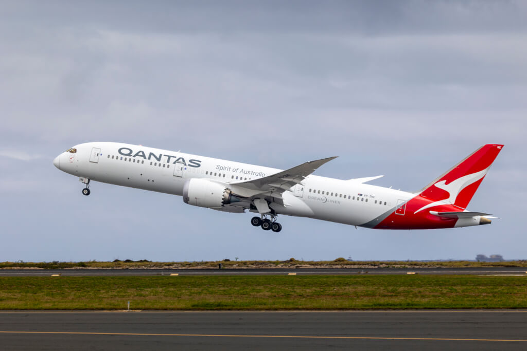 Qantas Boeing 787 departing HNL