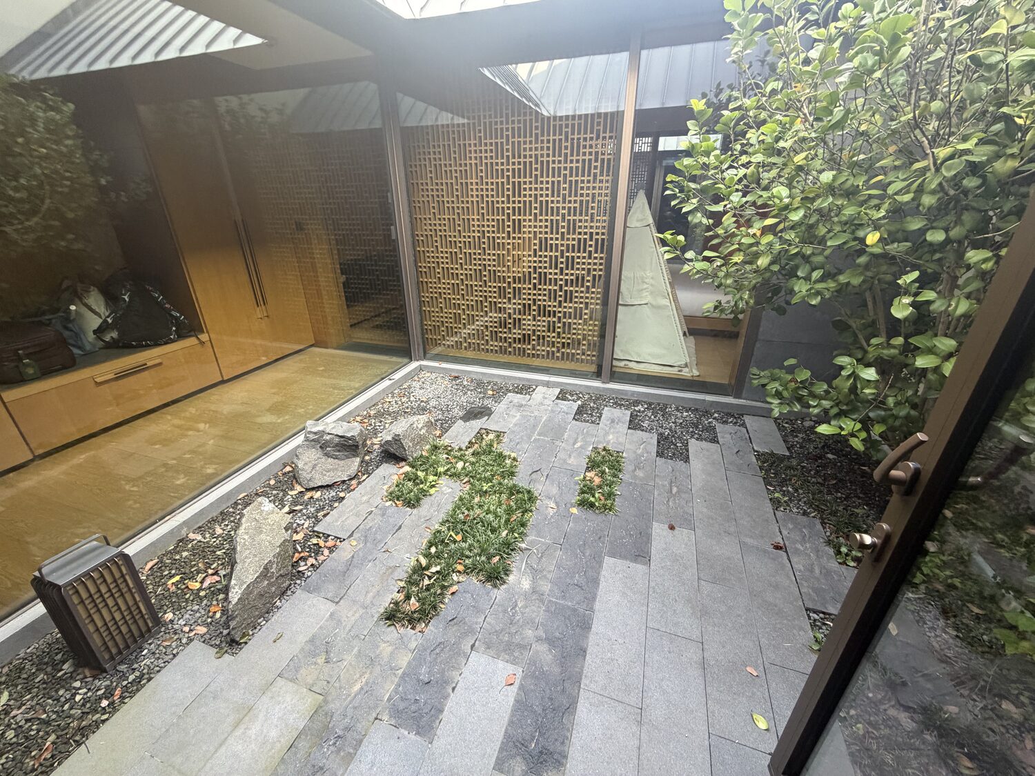 And an outdoor court off the bathroom.